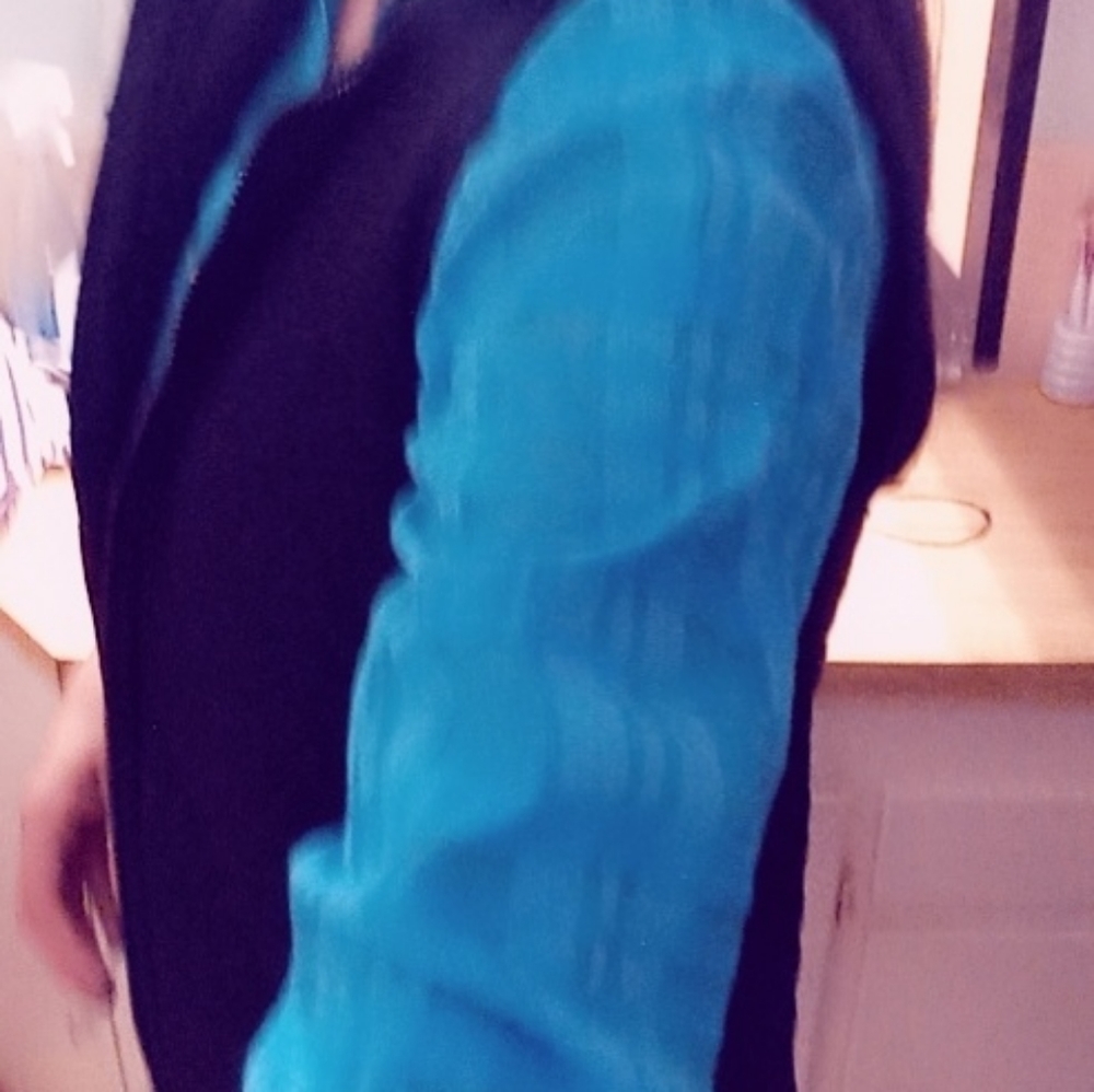 Clothing - Picture 3 of 4